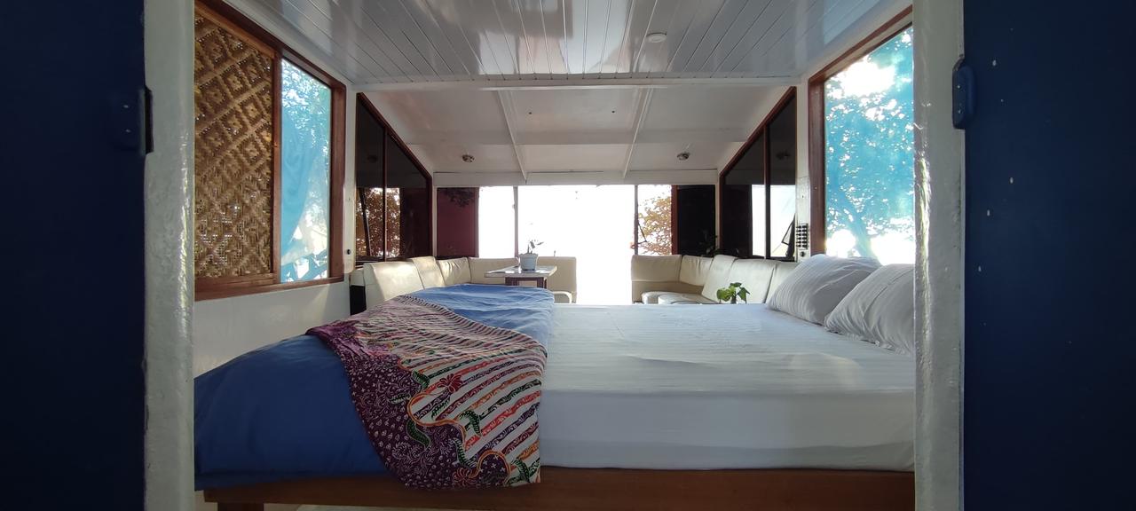 Kamar Jetty Camper Boar 2p di Omah Alchy Cottage & Resort (Pinggir Laut)